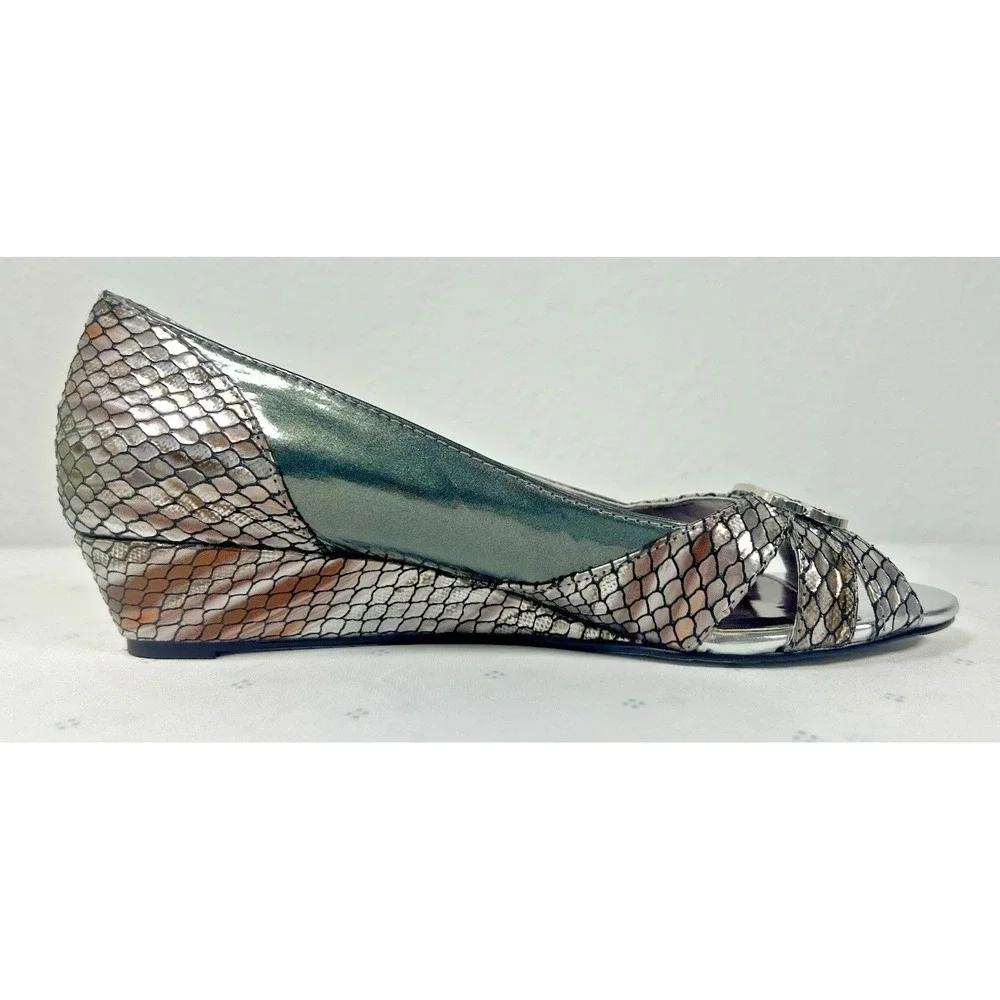 Sharif 1827‎ Womens Pewter Metallic Snakeskin Peep Toe Wedge Sandals Size 7.5 M